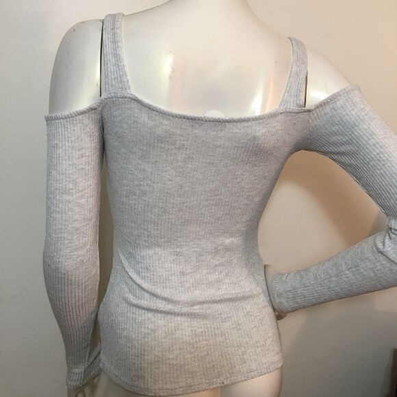 Express ribbed cold shoulder long sleeve - Picture 3 of 4